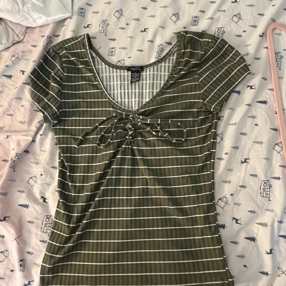 Rue21 Green Fitted Tie Front Short Sleeve Tee